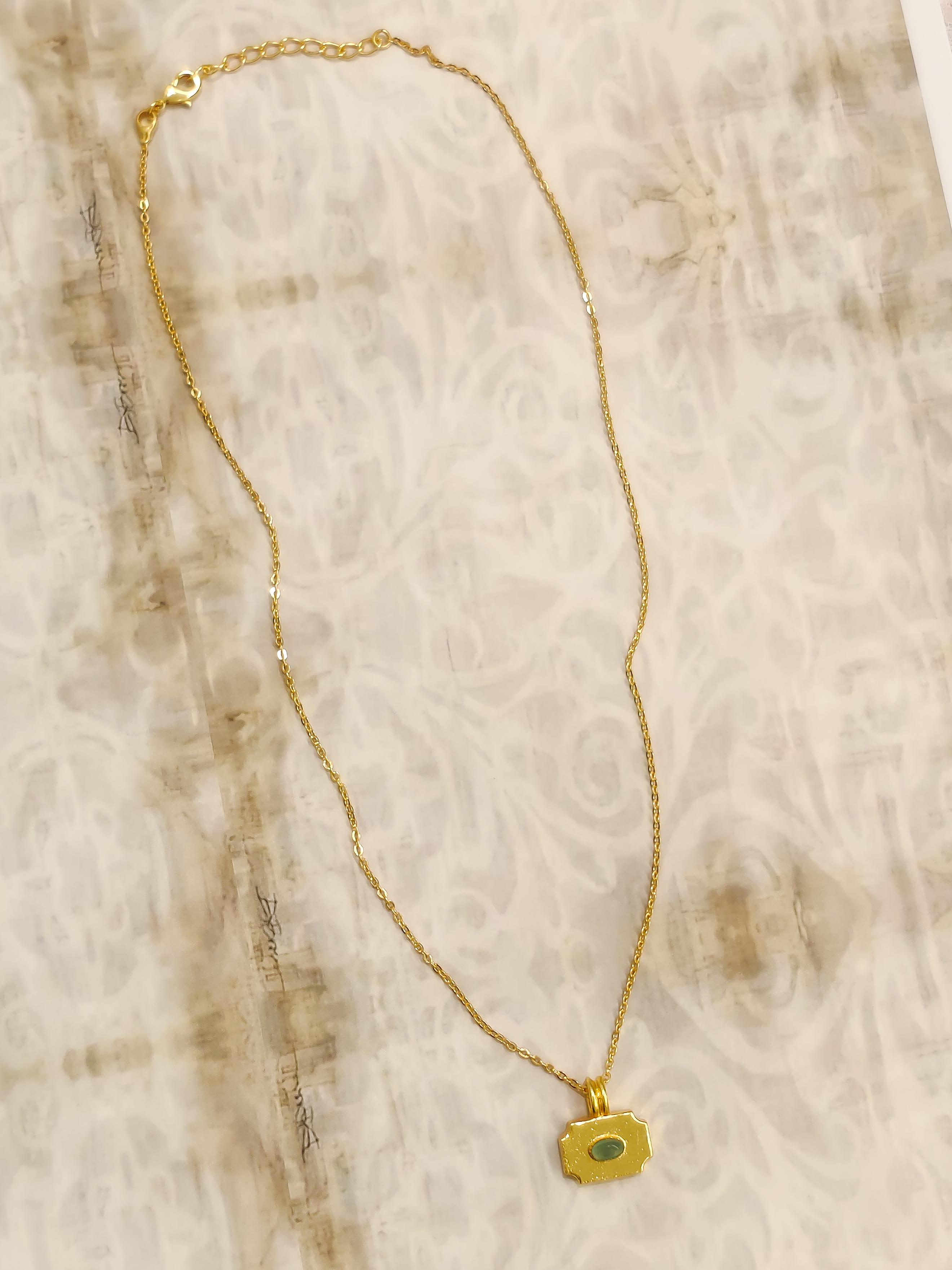 Nia Gold Pendant