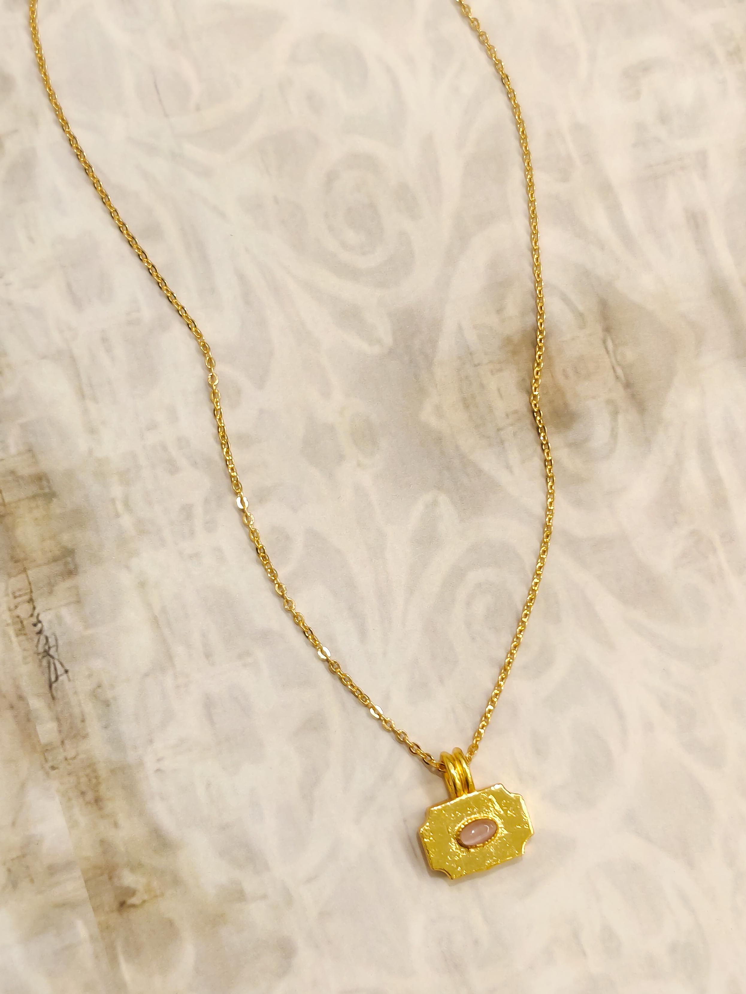 Nia Gold Pendant