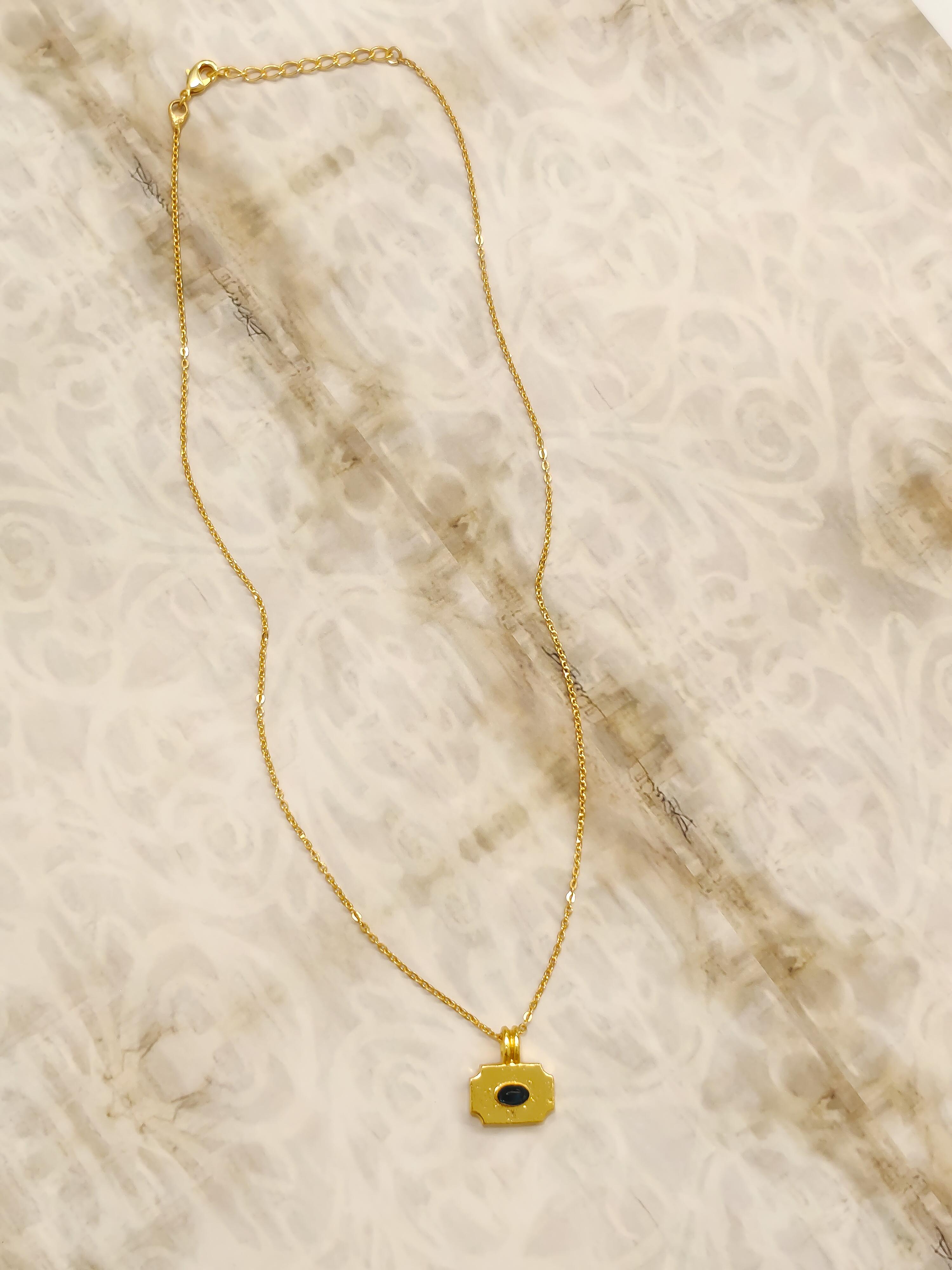 Nia Gold Pendant
