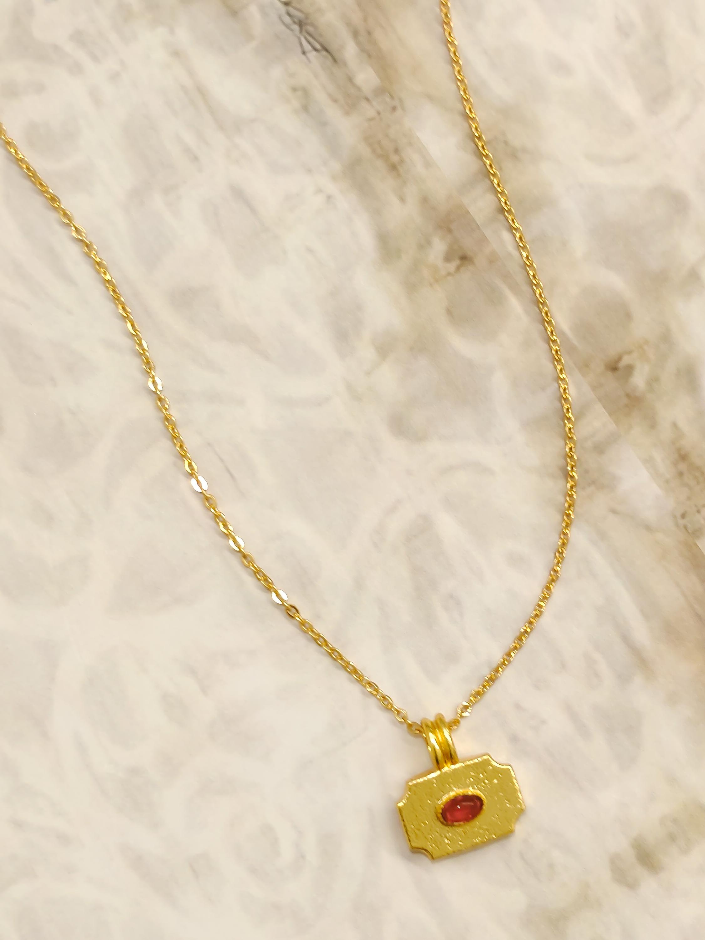 Nia Gold Pendant