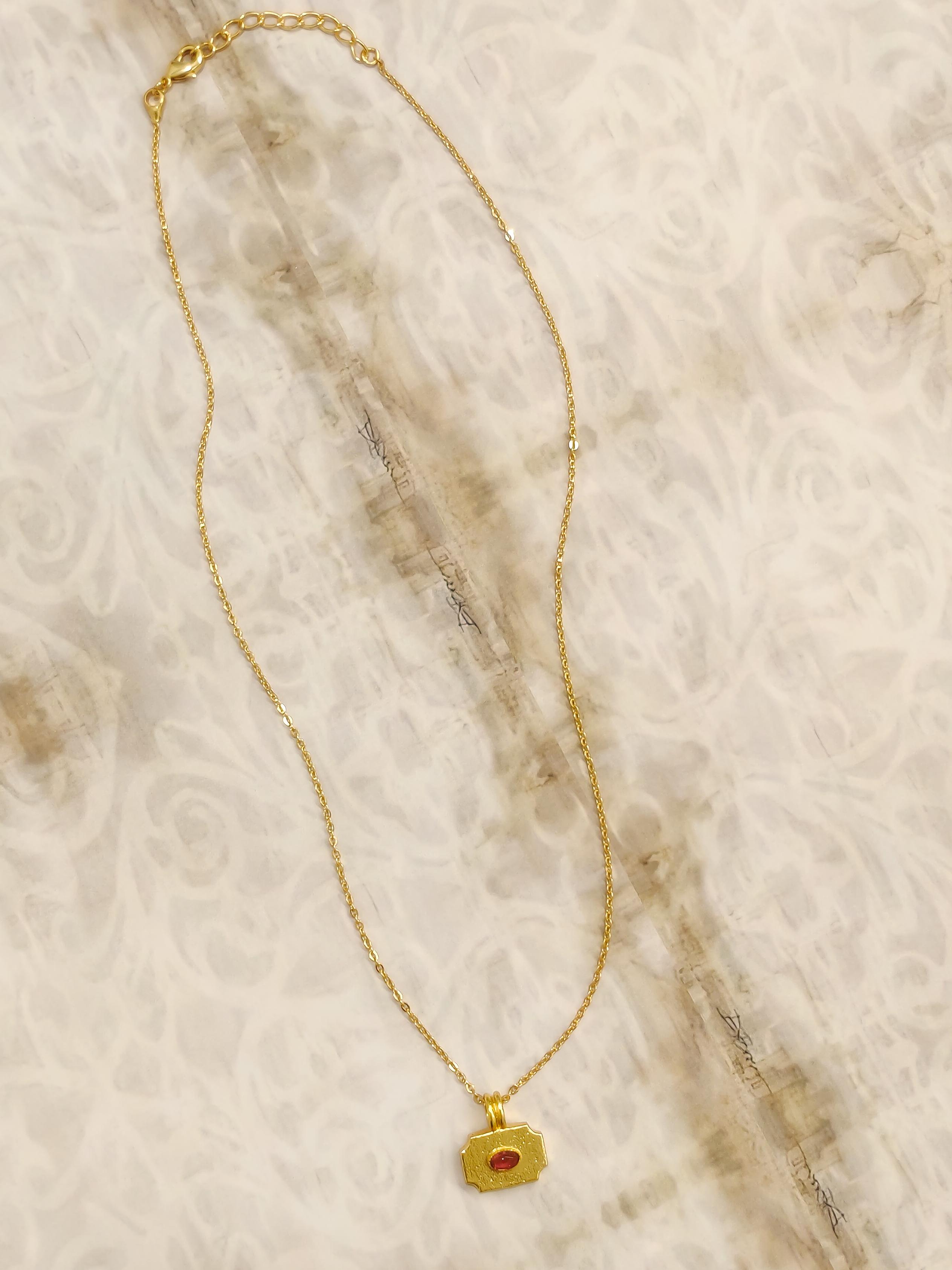Nia Gold Pendant