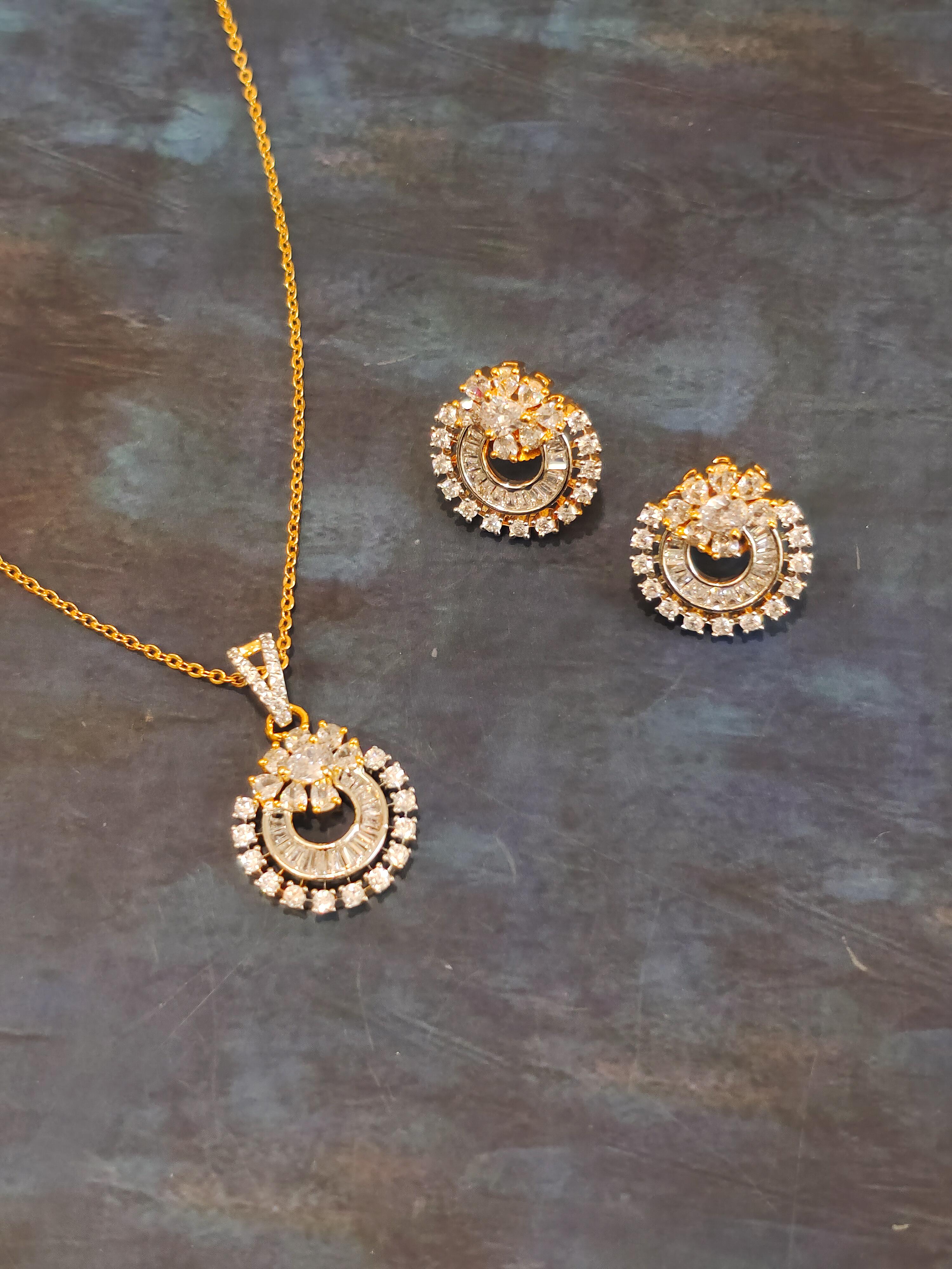 Avira CZ Pendant Set
