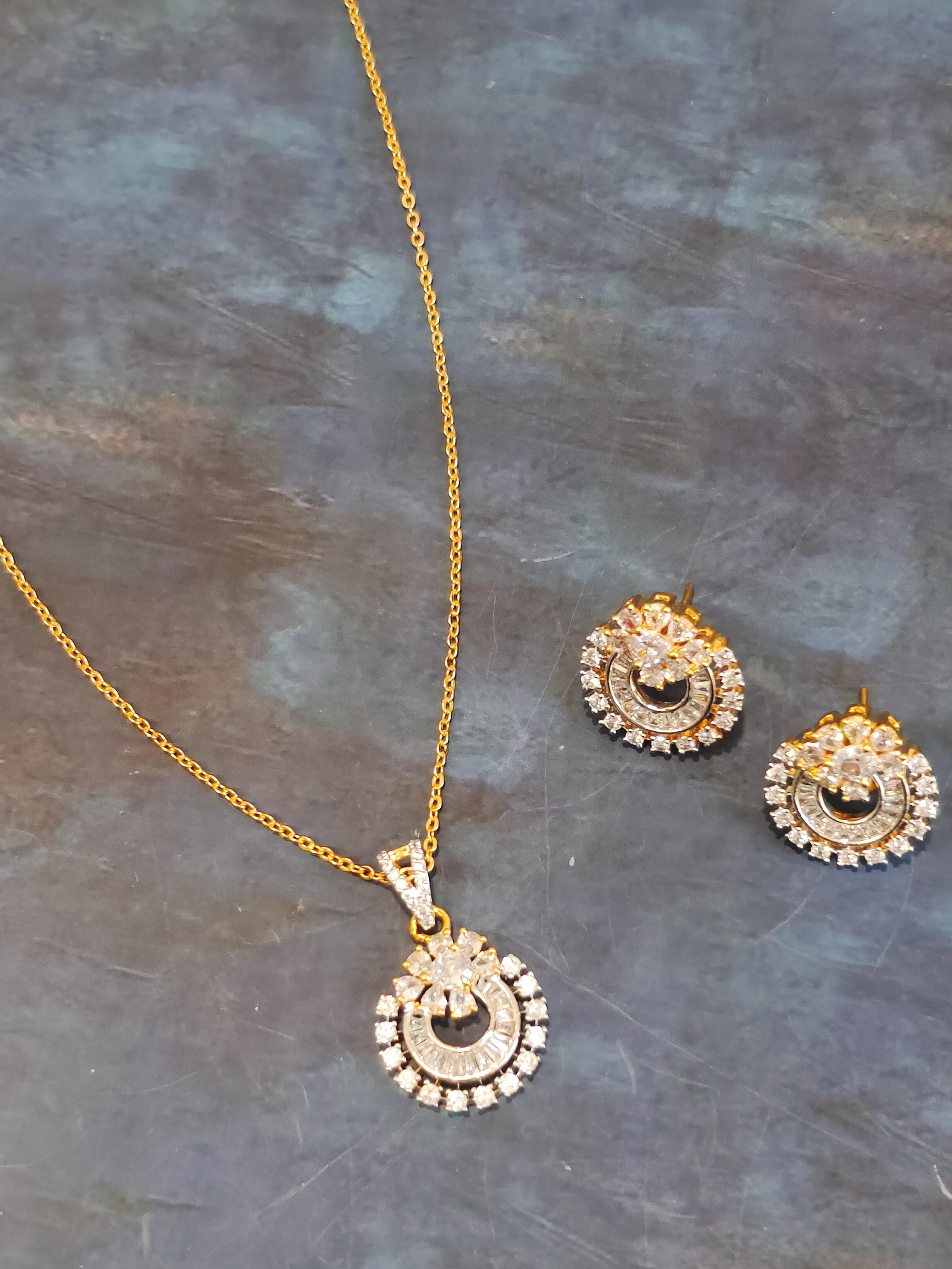 Avira CZ Pendant Set