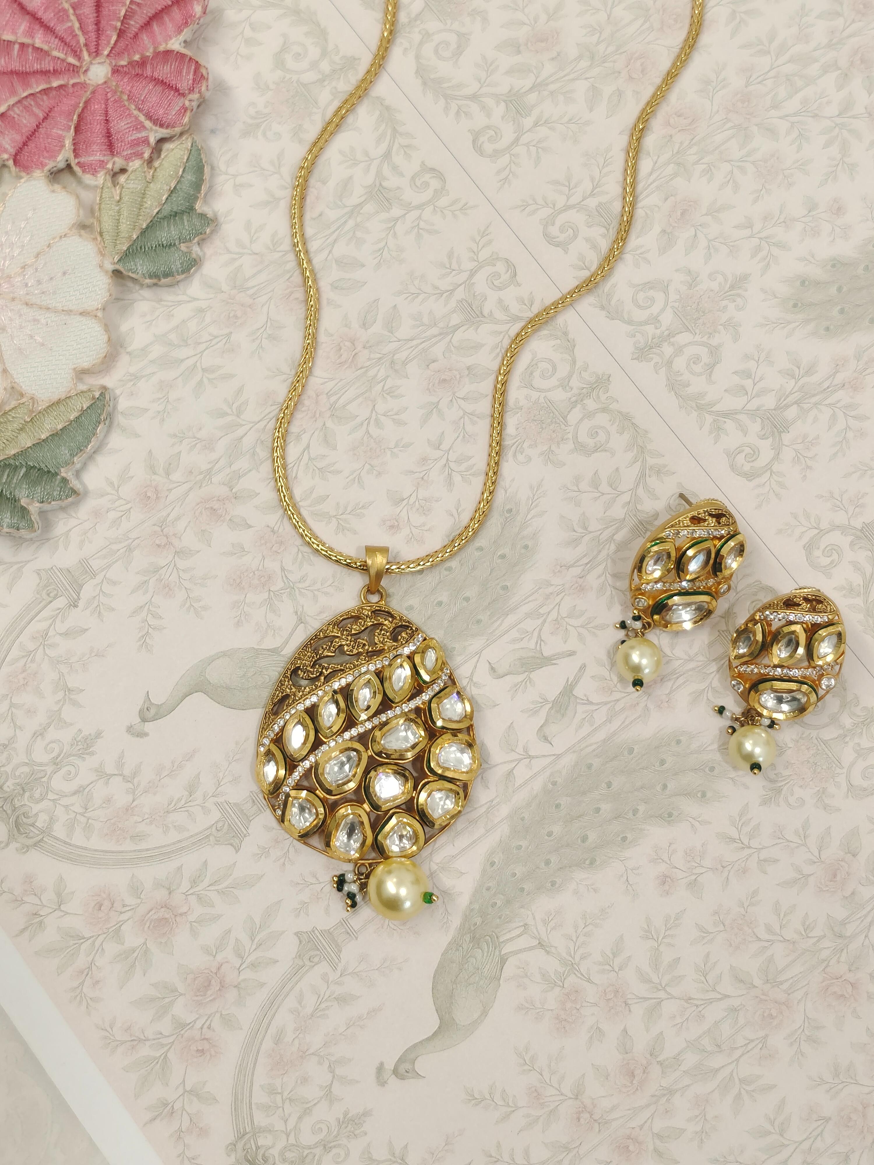 Simi Kundan Pendant Necklace