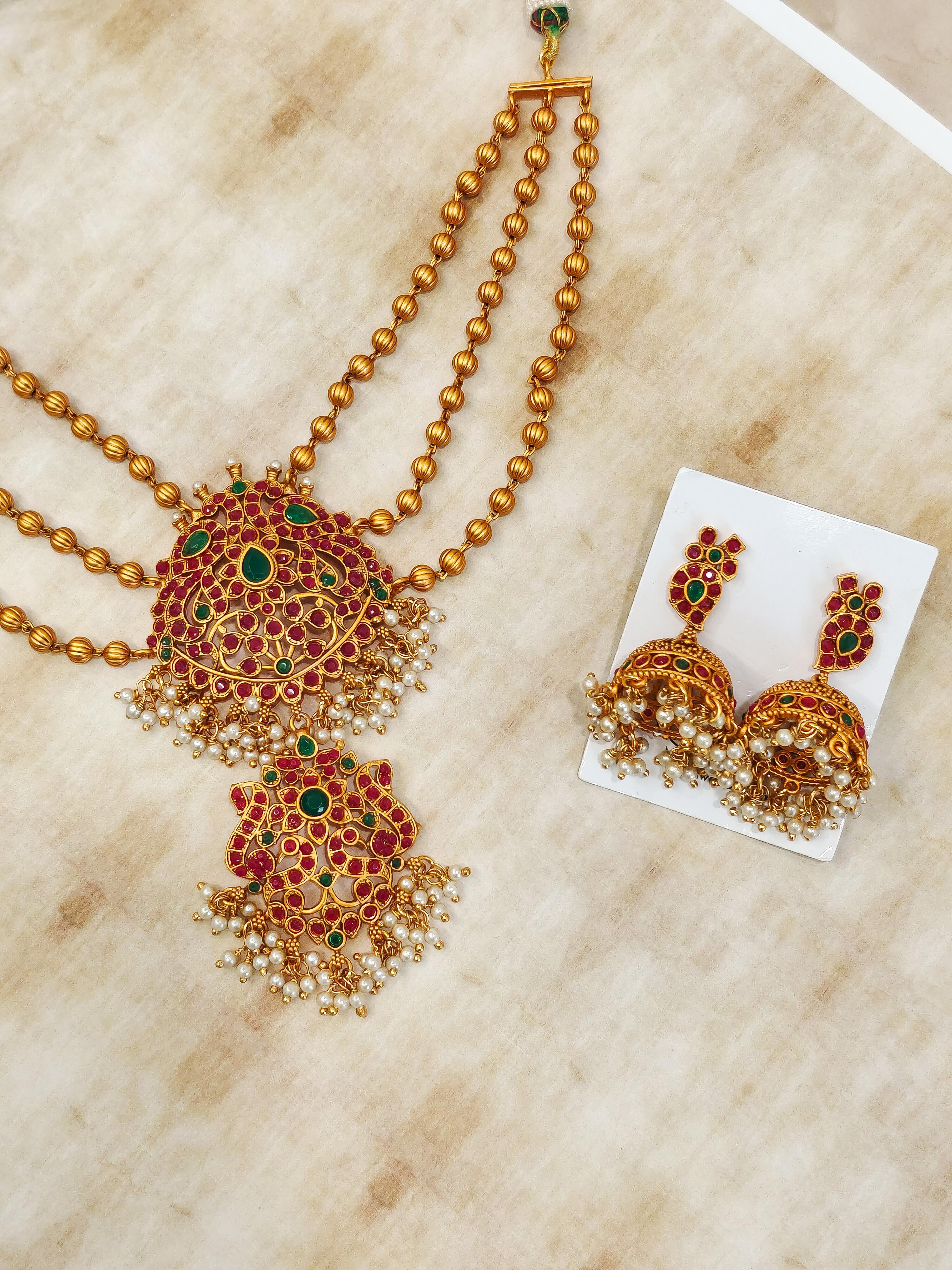 Divija Necklace Set
