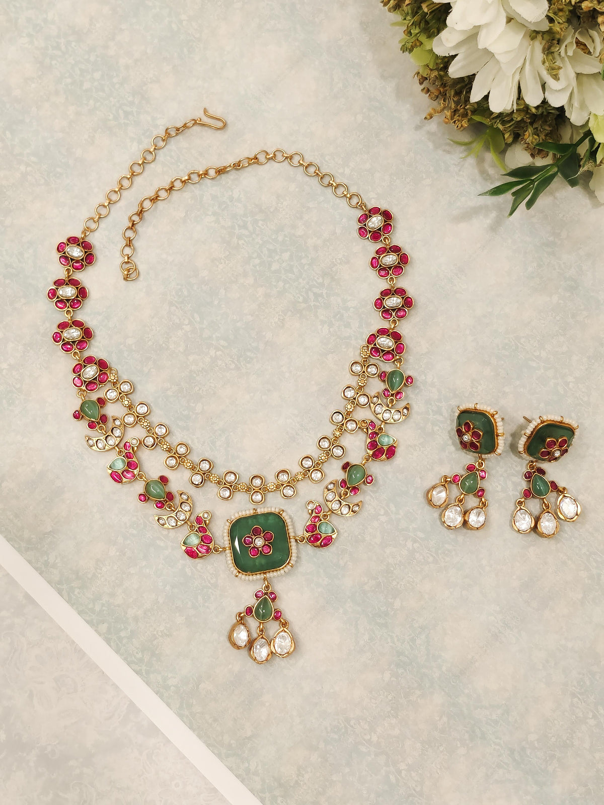 Riwaayat Temple Necklace