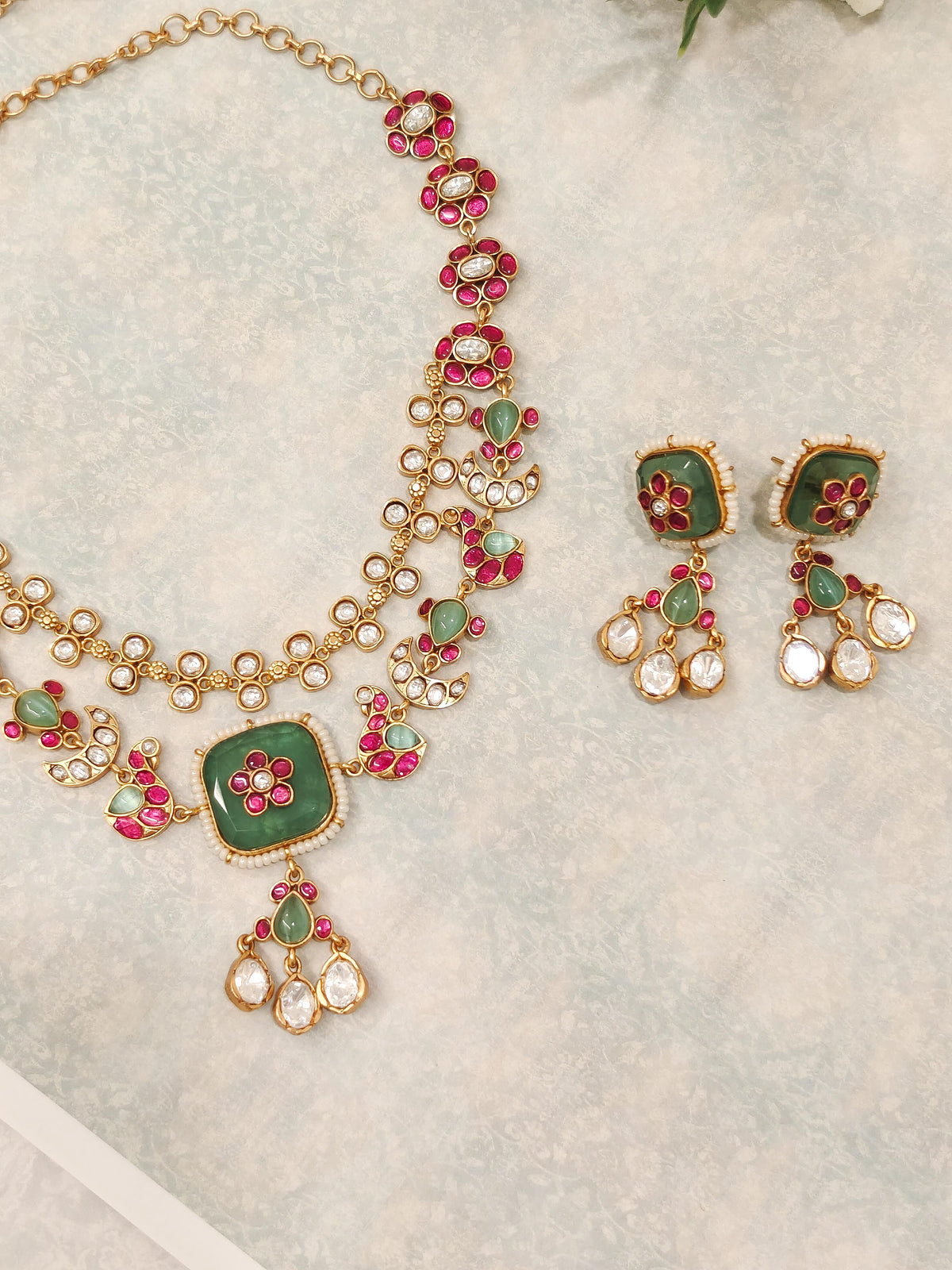 Riwaayat Temple Necklace