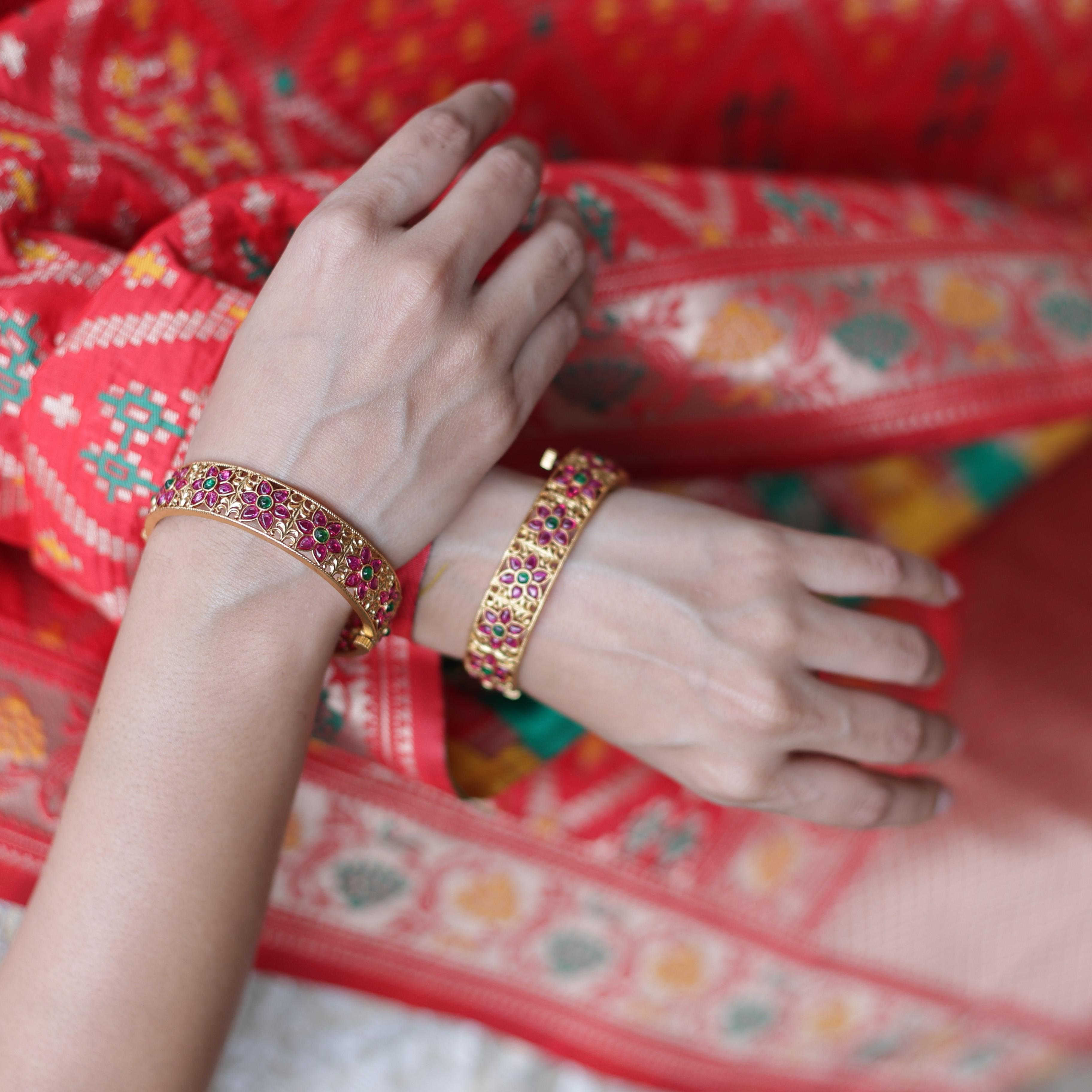 Padmaja Gold Kada