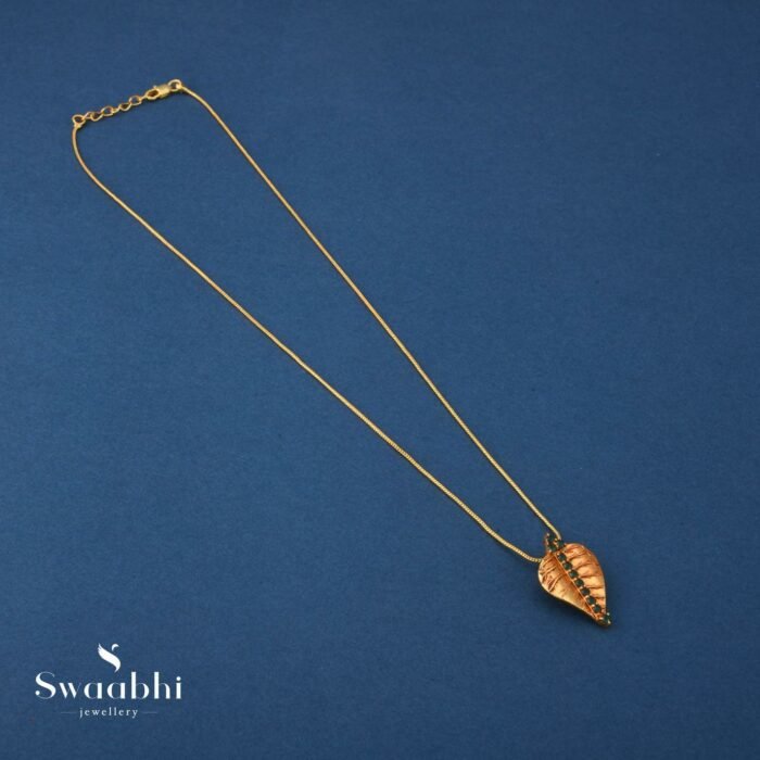 Pimpal Pendant Necklace (1)