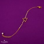 ‘The Love Triangle’ Pendant With Pearls Bracelet (4)