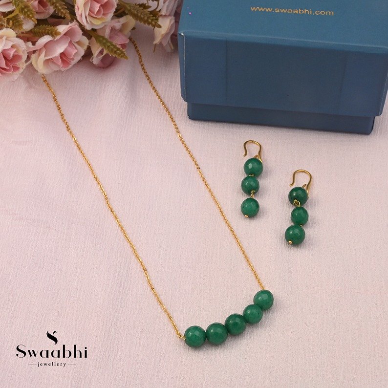 Real Gemstone Green Emerald Long Oval Tumble Beads 955 Carat Ready To Wear  Necklace, Size: Free Size at Rs 20/carat in Jaipur