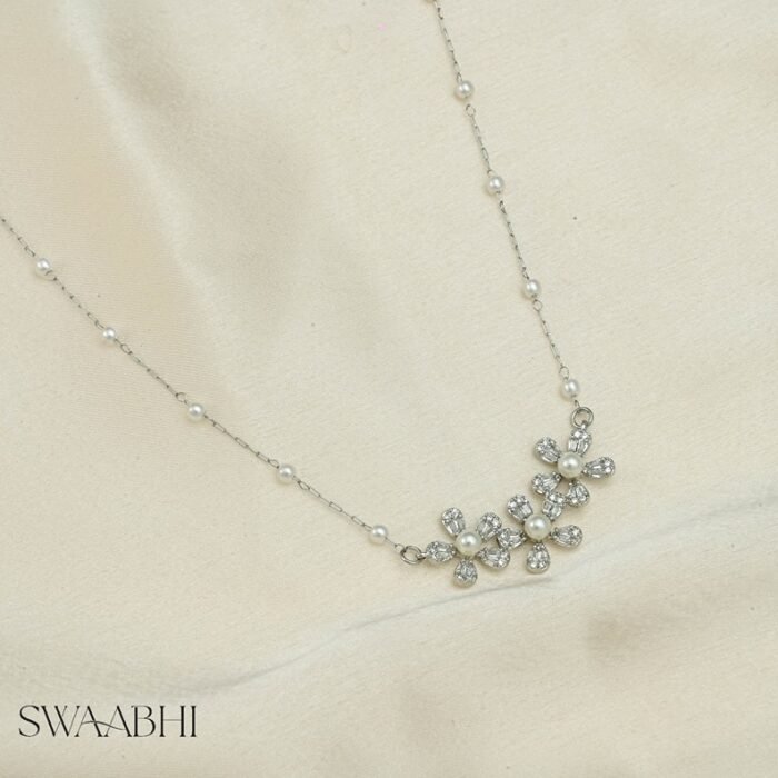 Delicate Flower Necklace (2)